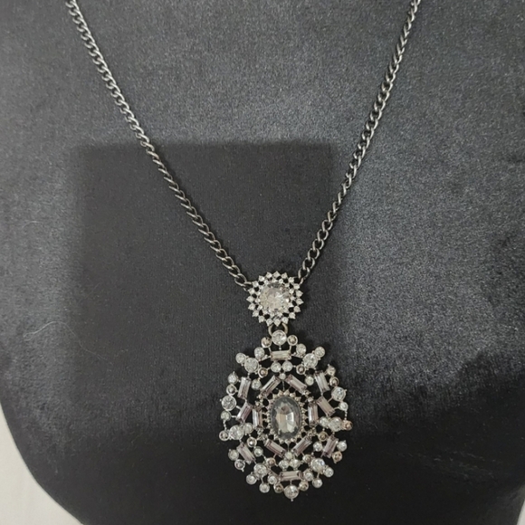 ANN TAYLOR Vintage Silver Tone Victorian Pendant Necklace - Picture 3 of 8